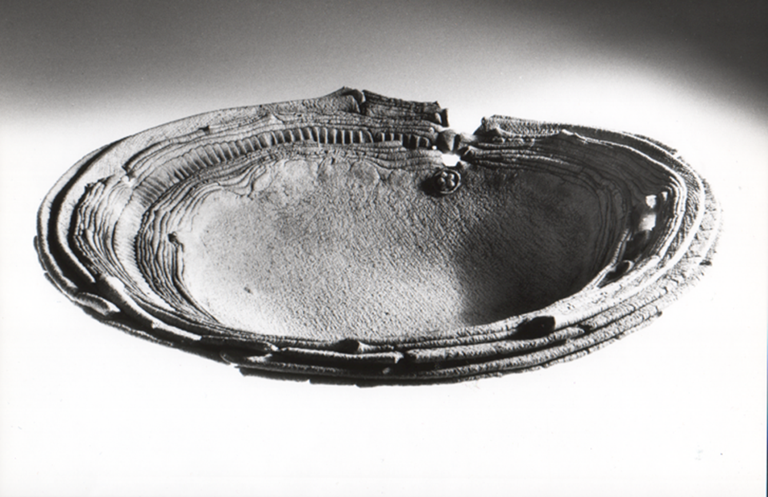 16 SusanEisen Ves Pond:Clay,6" H X 15 X 16